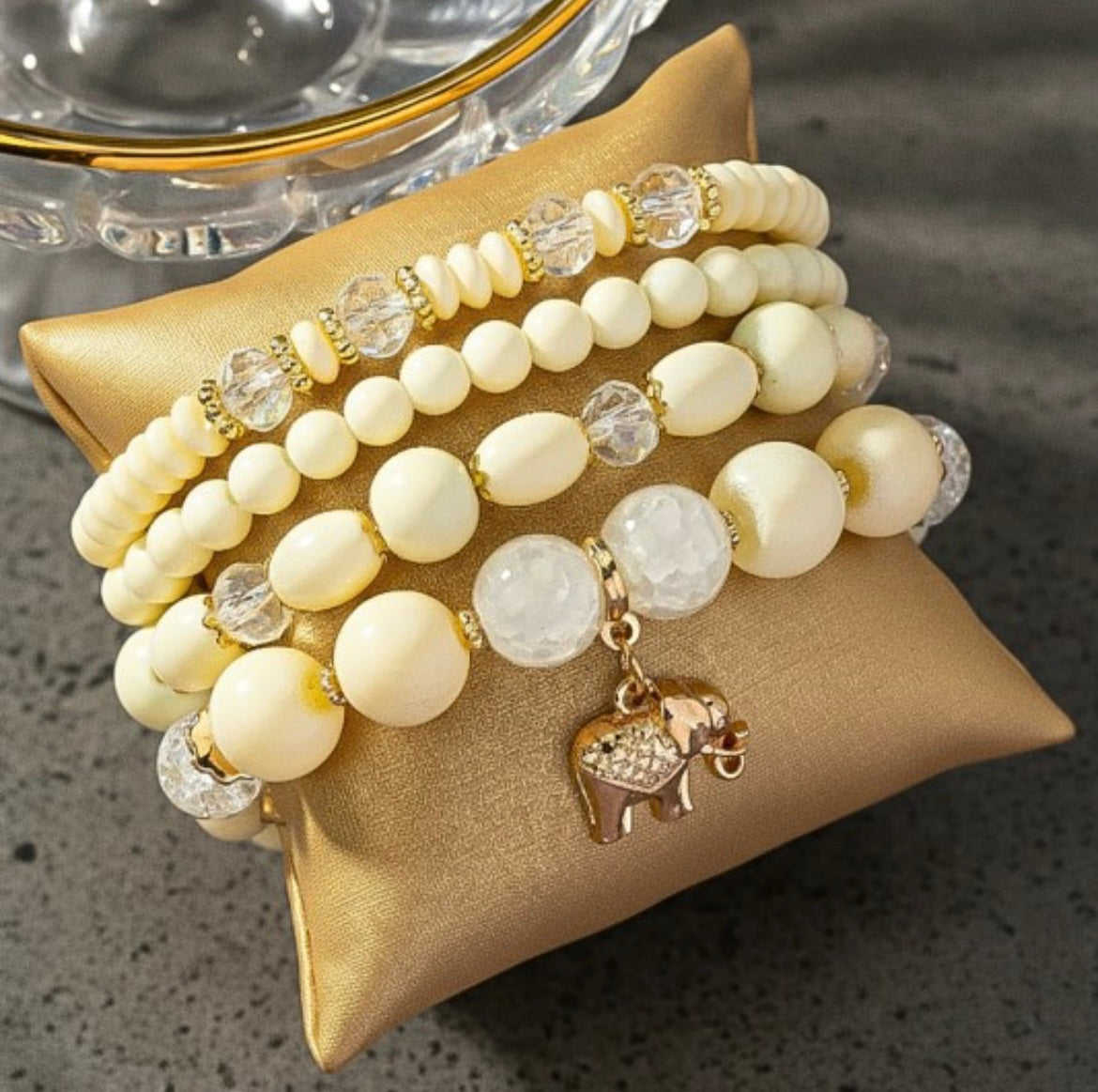 Cream bracelet set